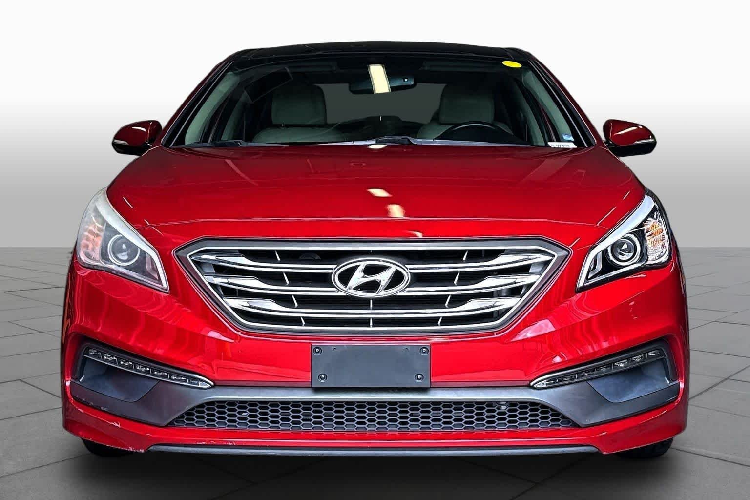 Used 2016 Venetian Red Hyundai 2.4L Limited image 4