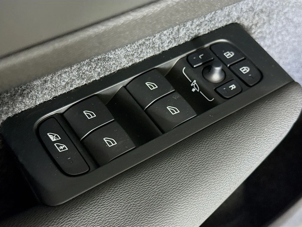 New 2026 Gray Volvo B5 Ultra Black Edition image 18