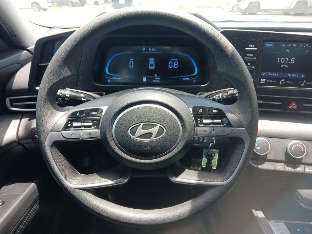 Used 2025 White Hyundai SE image 22