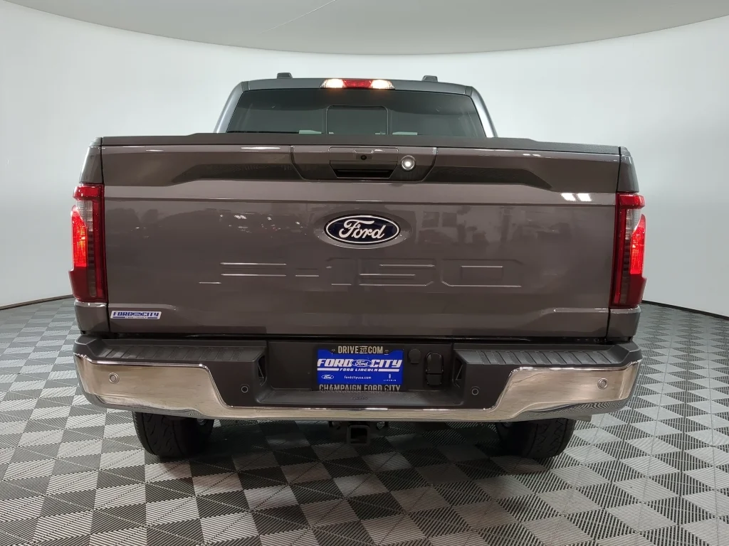 New 2026 Carbonized Gray Metallic Ford XLT image 7