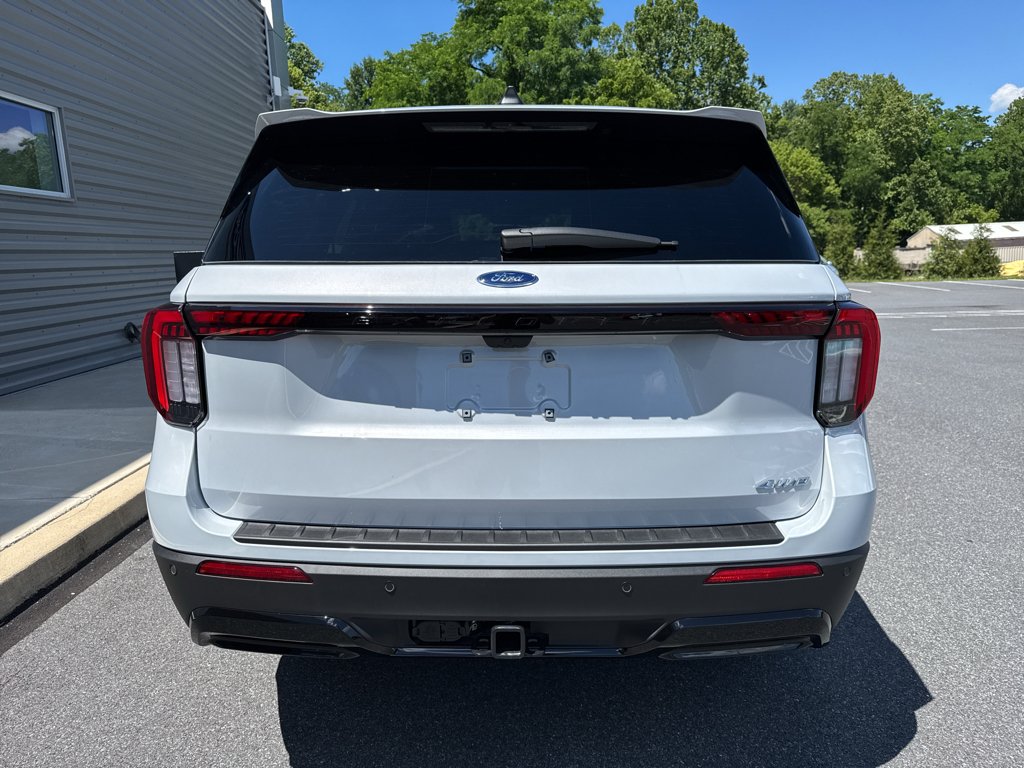 New 2026 Space White Metallic Ford ST-Line image 8