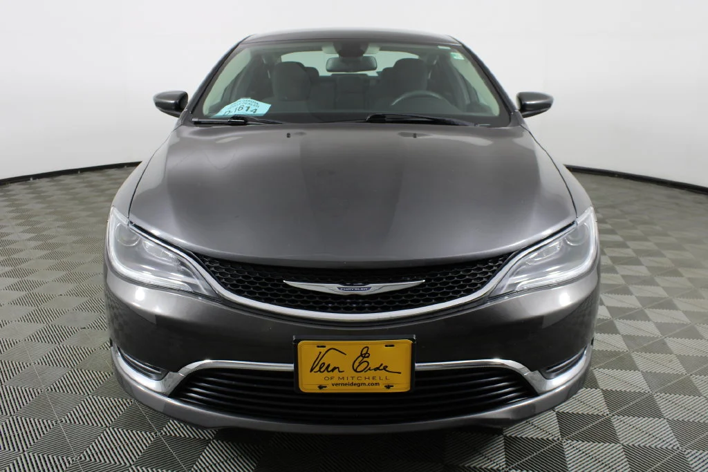Used 2016 Gray Chrysler Limited image 2