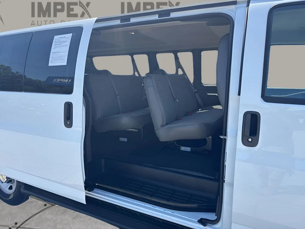 Used 2025 White Chevrolet LT image 23