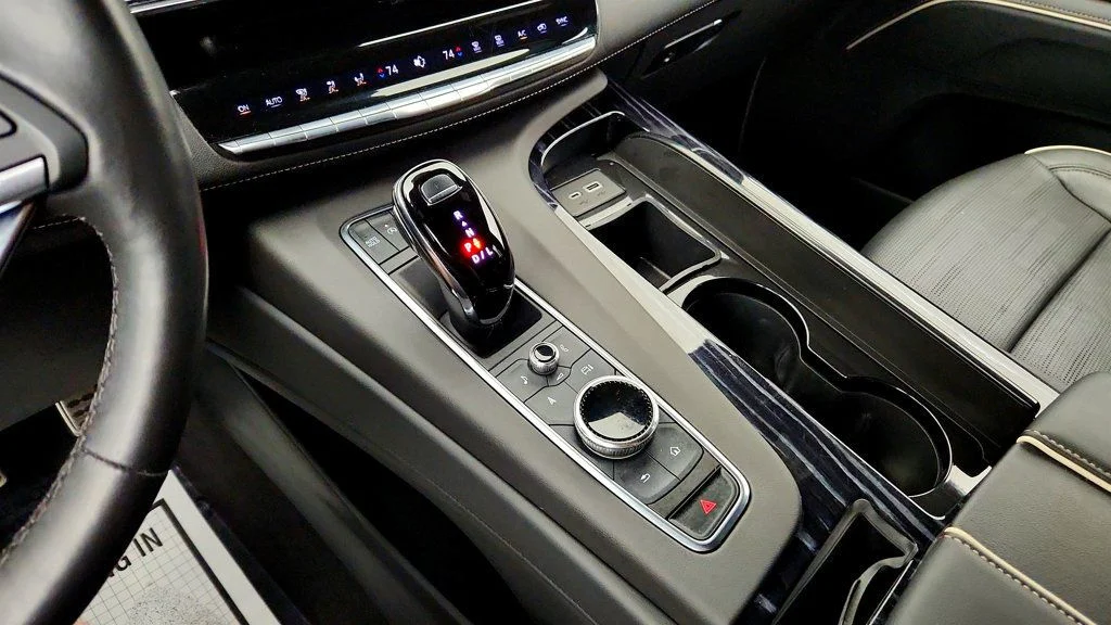 Used 2022 Crystal White Tricoat Cadillac Sport 4WD w/ Touring Pkg & Sport Performance Pkg image 17