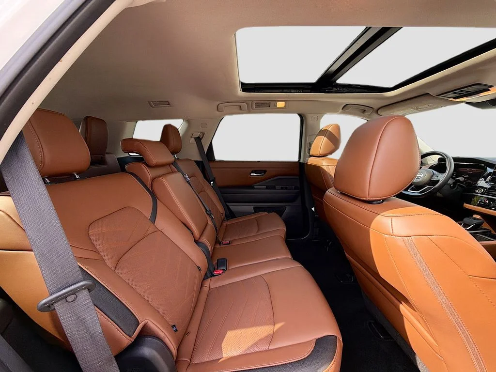 Used 2023 Pearl White Nissan Platinum image 31