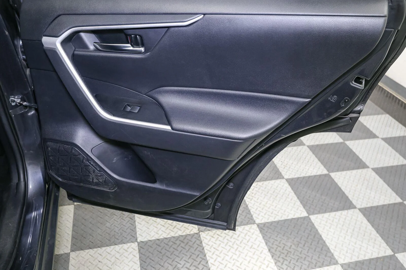 Used 2020 Magnetic Gray Metallic Toyota XLE Premium image 24