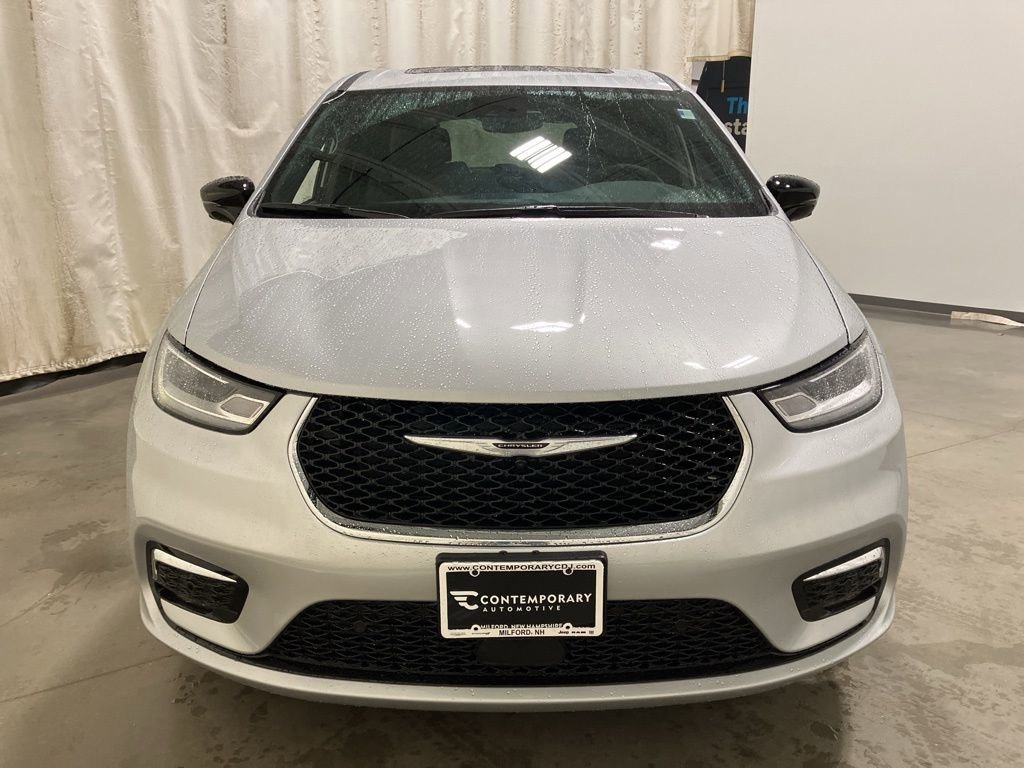 New 2026 Silver Mist Clear-Coat Exterior Paint Chrysler Select image 18