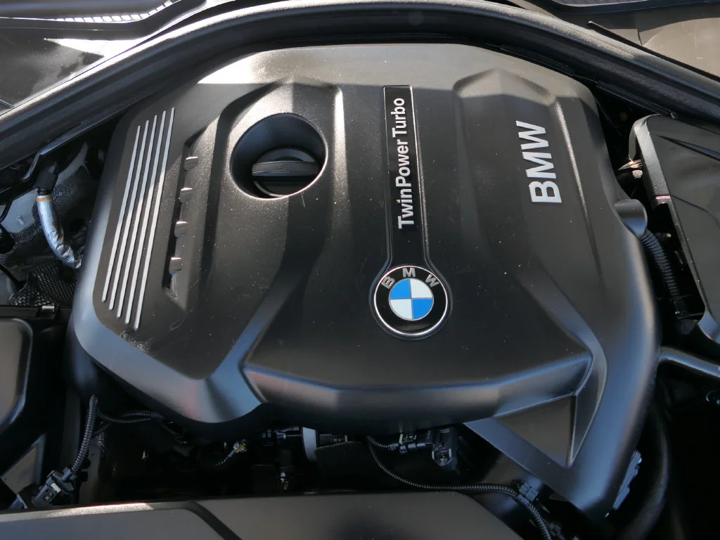 Used 2018 Alpine White BMW 330i image 32