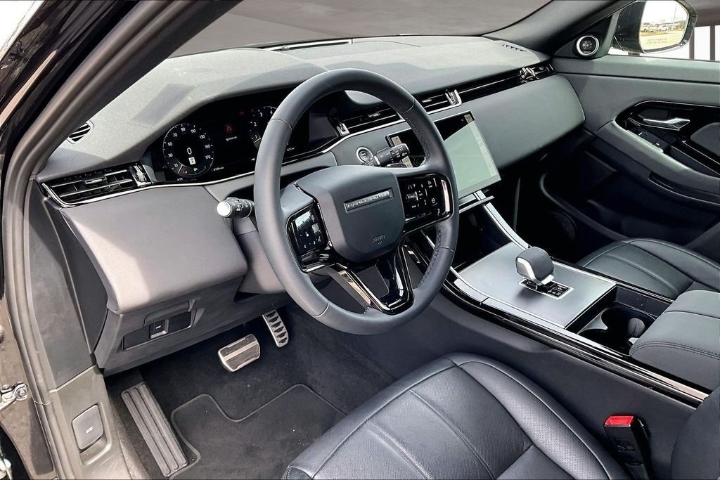 Used 2025 Santorini Black Metallic Land Rover Dynamic image 13