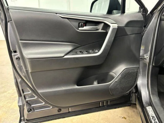 Used 2021 MAGNETIC GRAY MET. Toyota  image 17