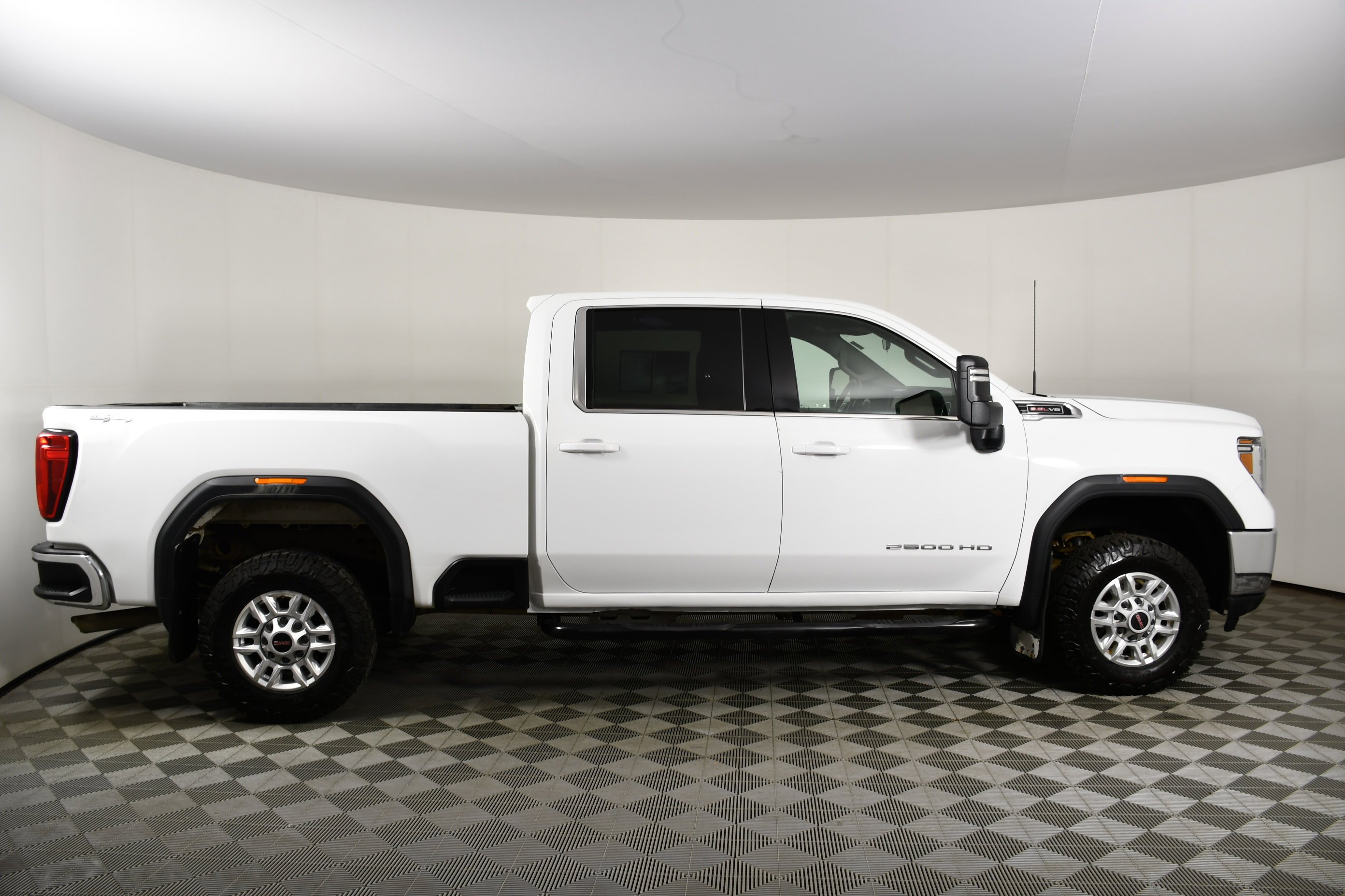 Used 2022 White GMC SLE image 5