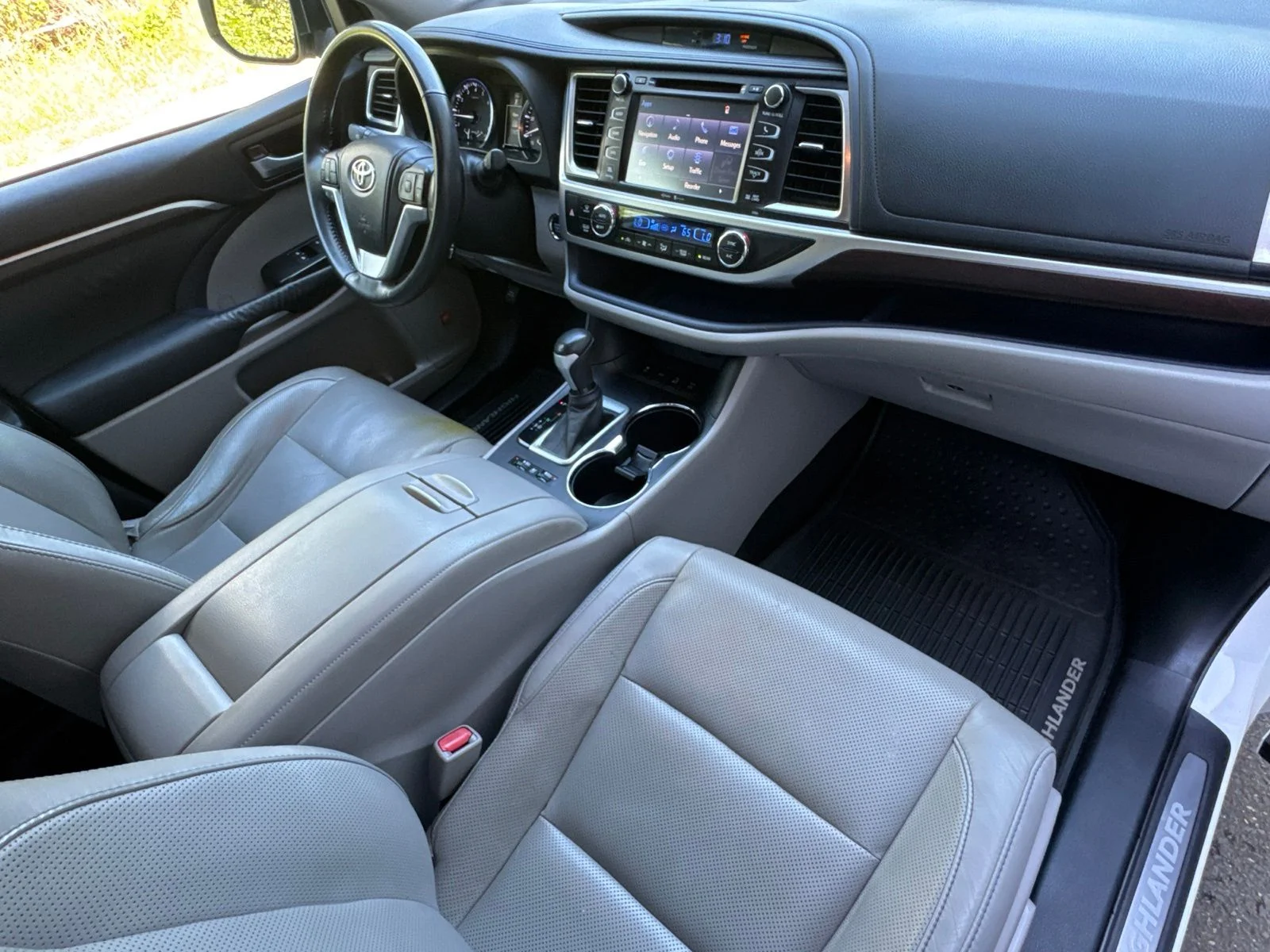 Used 2015 Blizzard Pearl Toyota Limited image 41