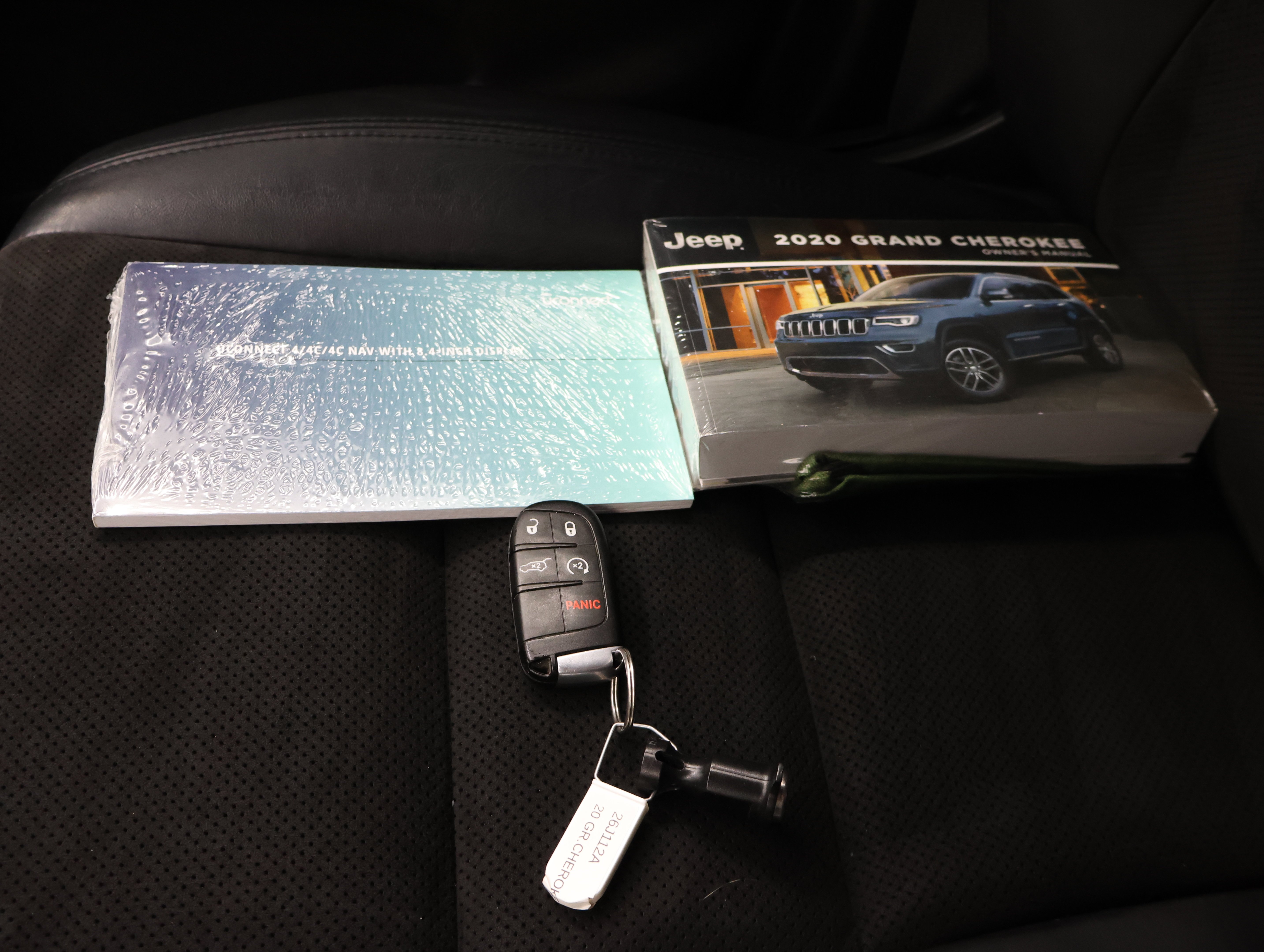 Used 2020 Sting-Gray Clearcoat Jeep 4x4 Altitude: ALTITUDE-4WD-NAV-MOON-HEATED SEATS-BACKUP CAM-1 OWNER image 60