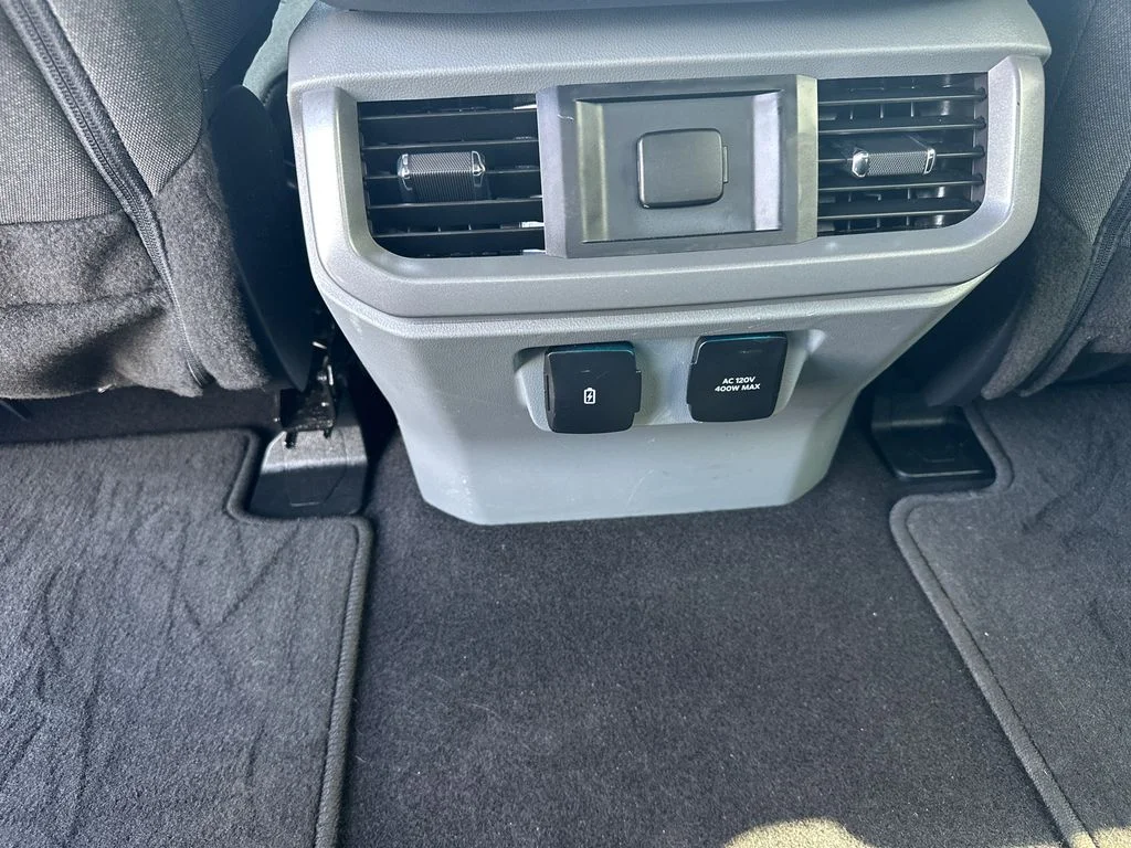 Used 2024 Black Ford XLT image 21