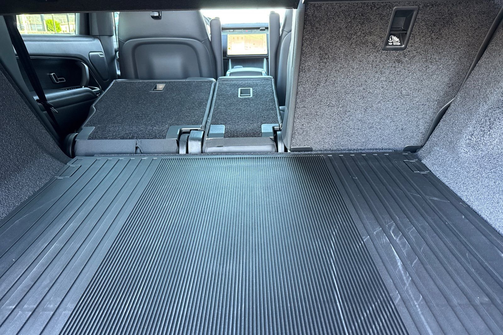 New 2026 Carpathian Grey Land Rover SE image 16