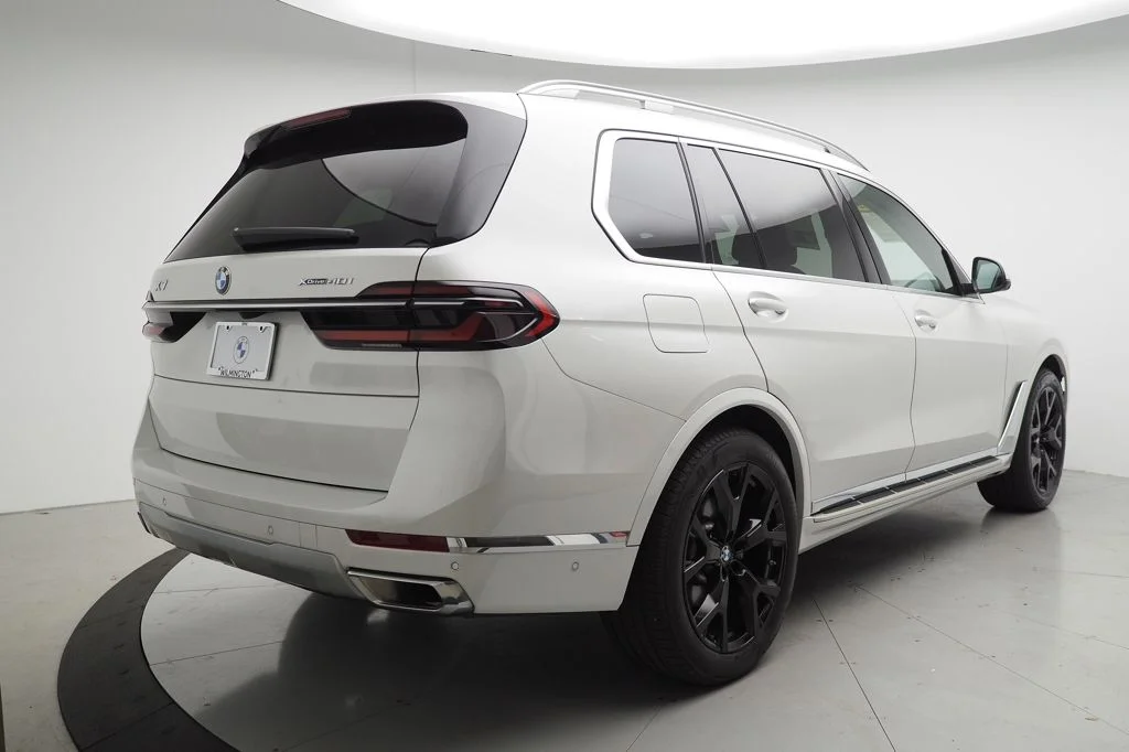 Certified Used 2026 Mineral White Metallic BMW xDrive40i image 3