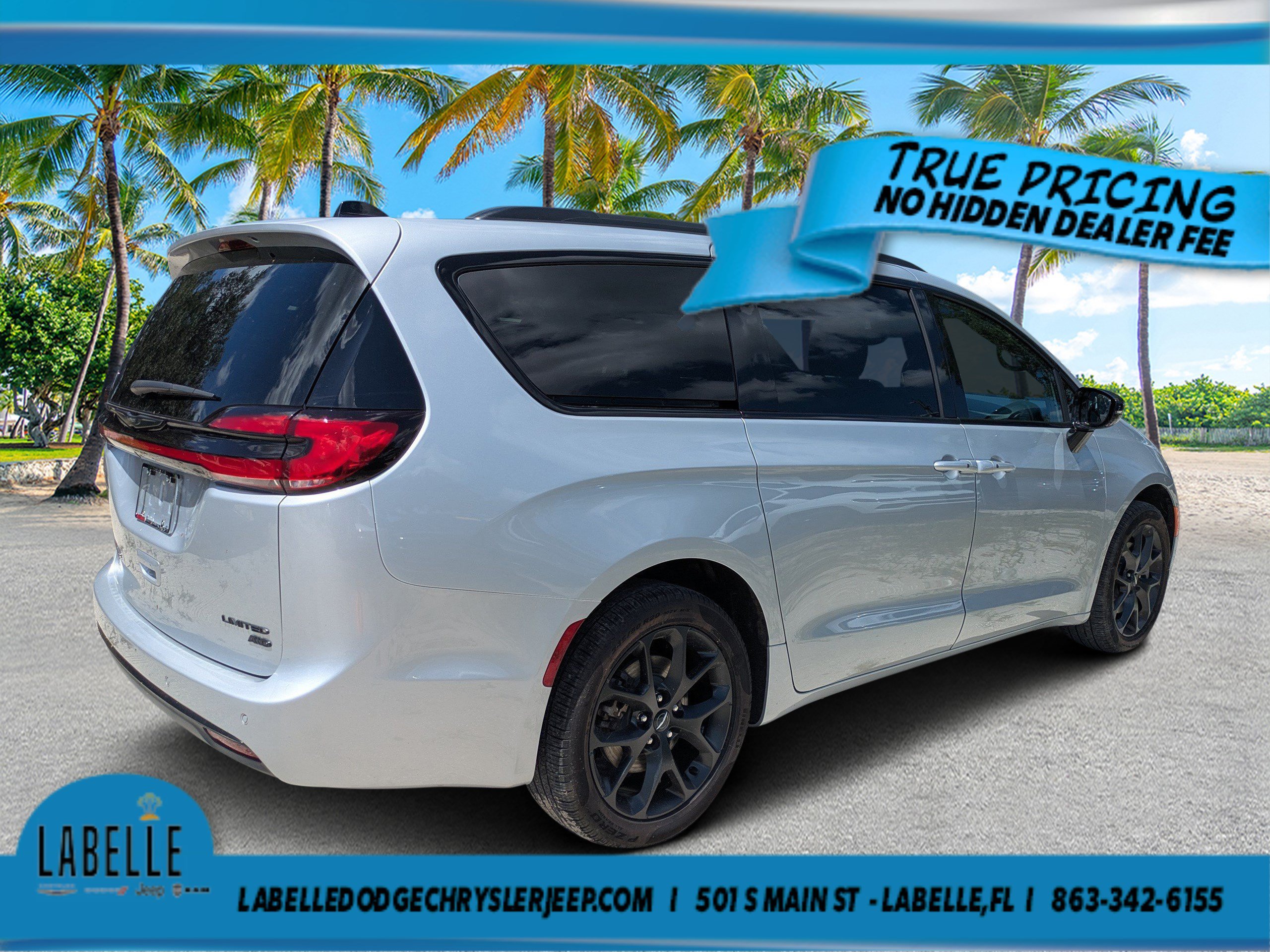 Used 2024 Silver Mist Clearcoat Chrysler Limited image 3