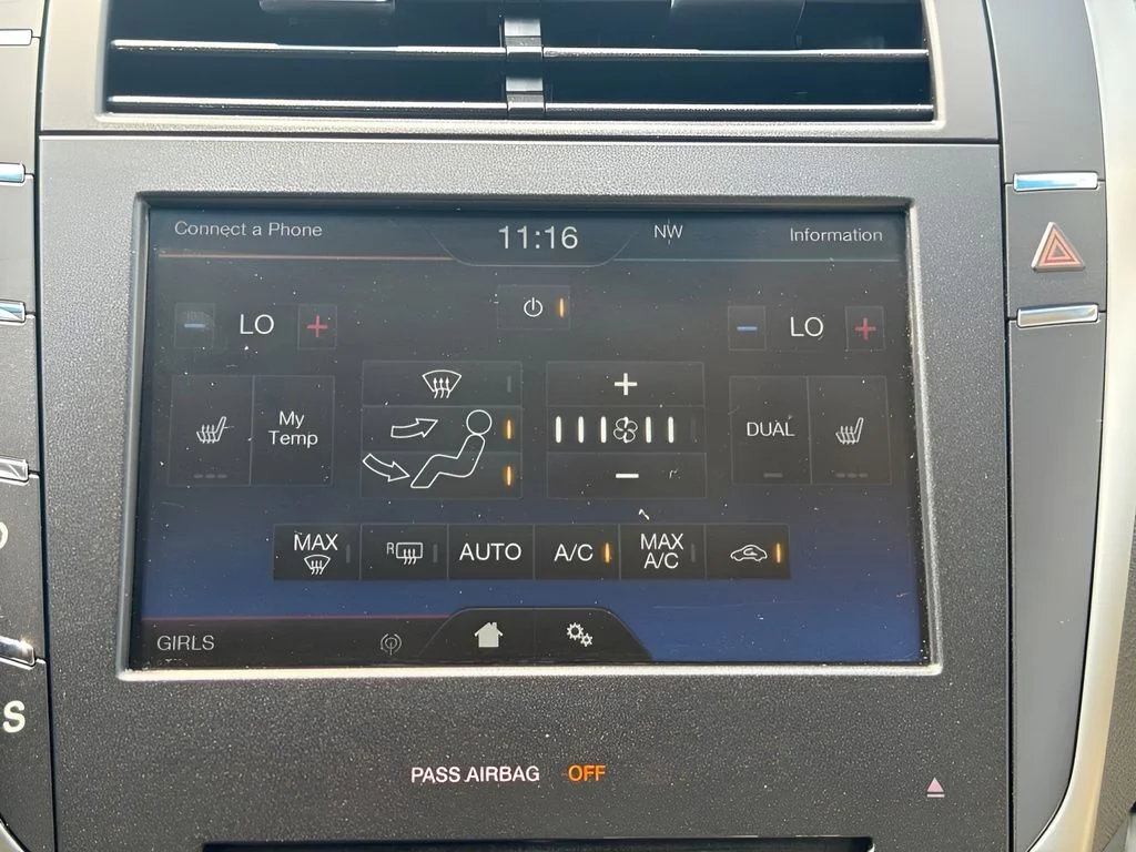 Used 2015  Lincoln Base image 9
