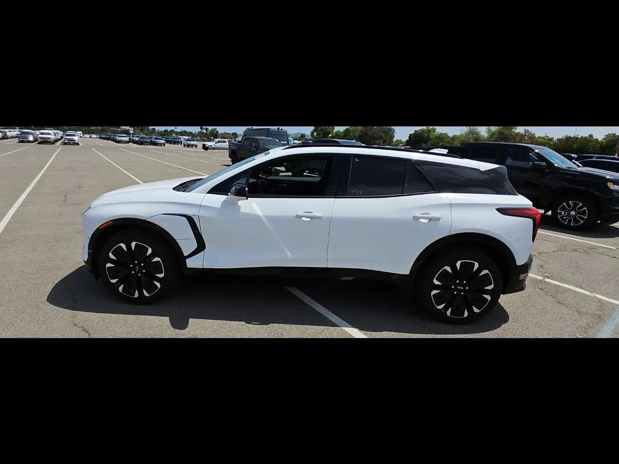 Used 2024 Summit White Chevrolet RS image 7