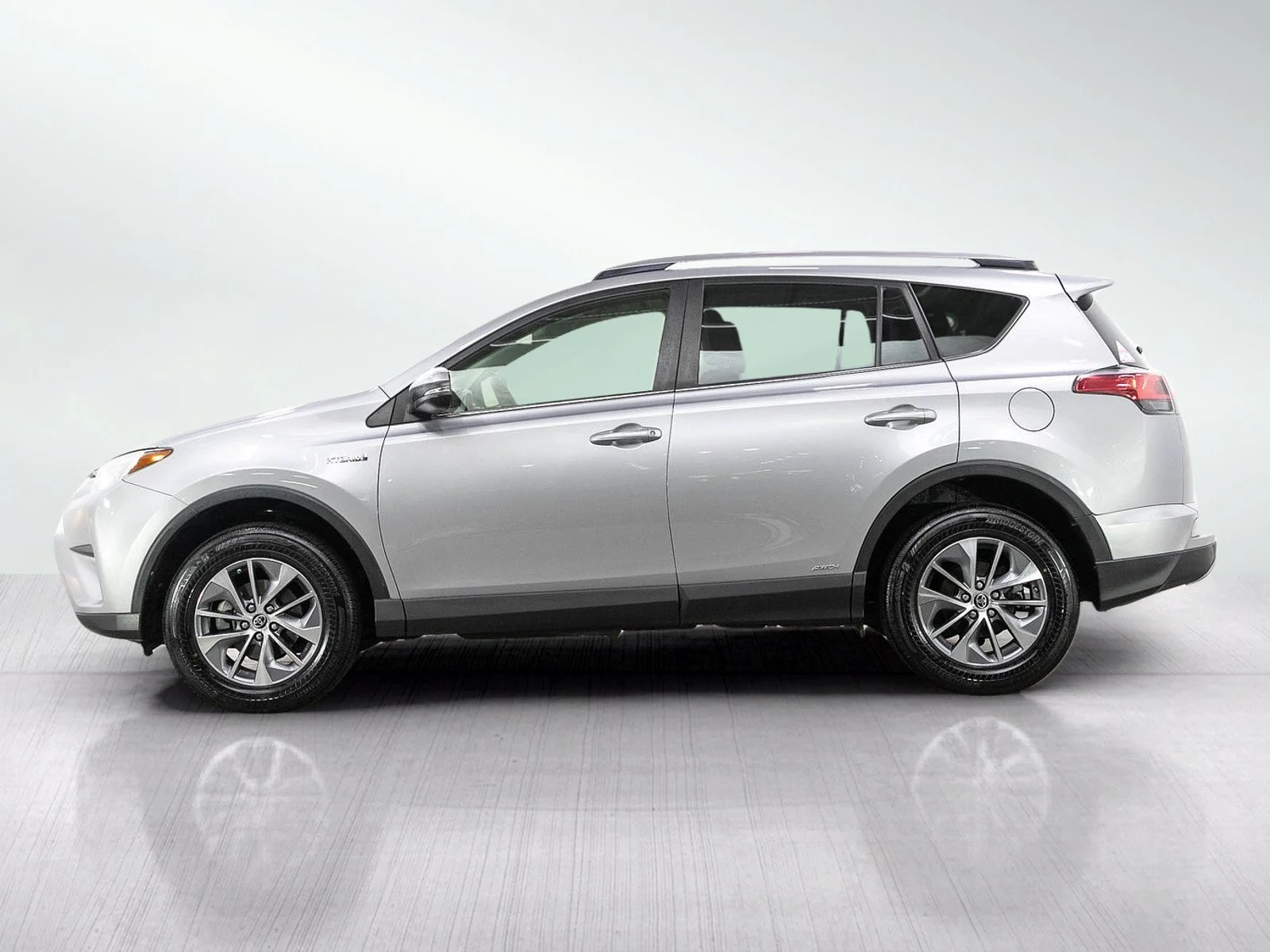 Used 2018 Toyota RAV4 LE with VIN JTMRJREV4JD175181 for sale in Burnsville, Minnesota