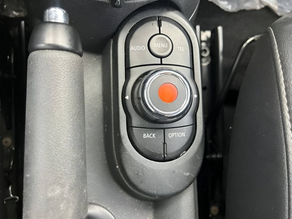 Used 2016 Electric Blue Metallic MINI Base image 28