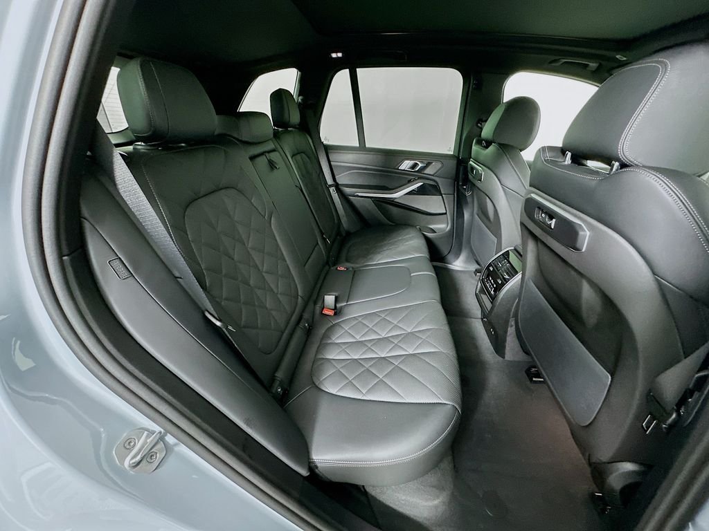 Used 2026 Brooklyn Grey Metallic BMW xDrive40i image 28