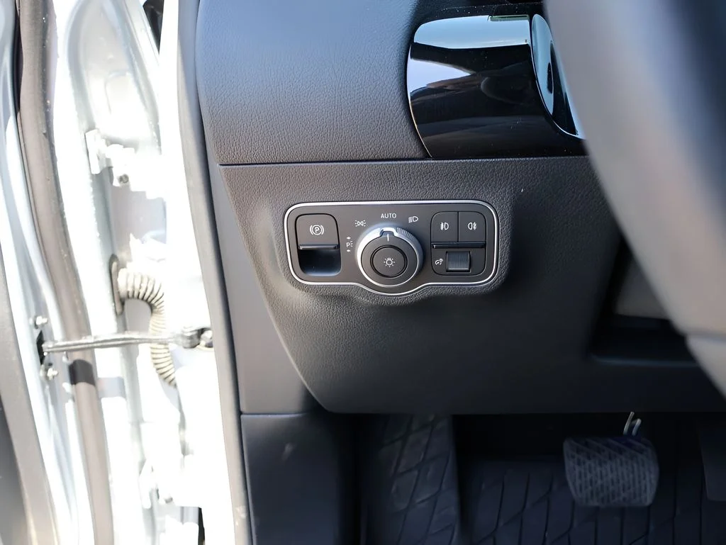Used 2026 Cirrus Silver Metallic Mercedes-Benz GLA 250 image 35