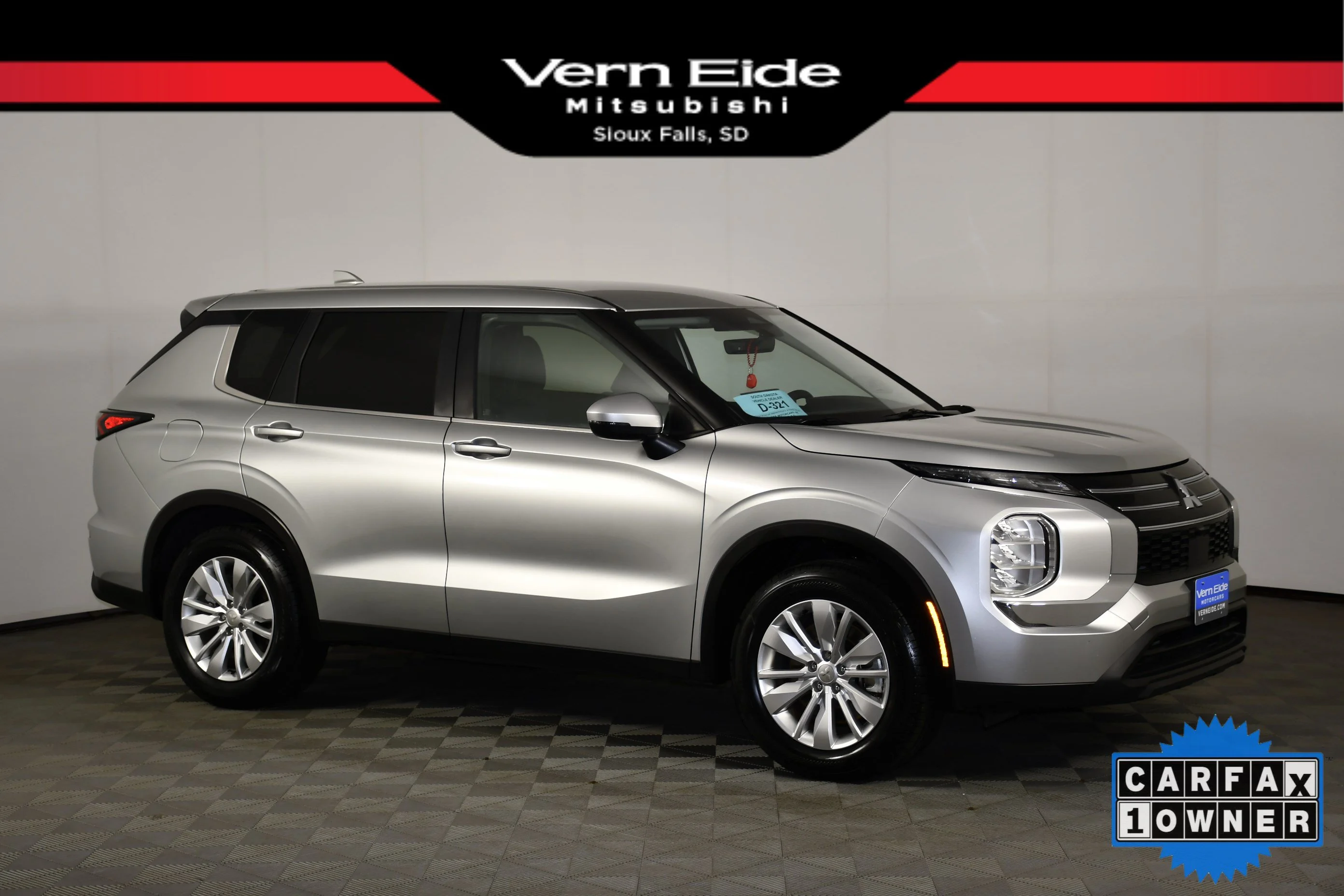 Used 2025 Silver Mitsubishi ES image 1