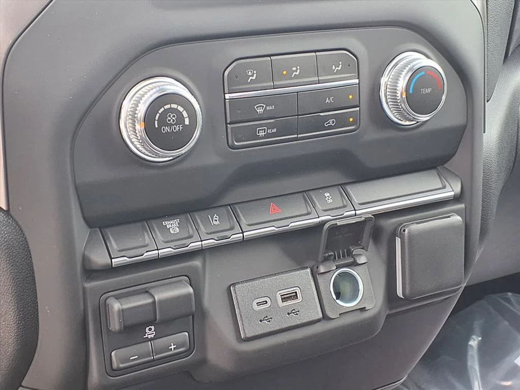 2025 GMC Sierra 3500HD Pro - Photo 7