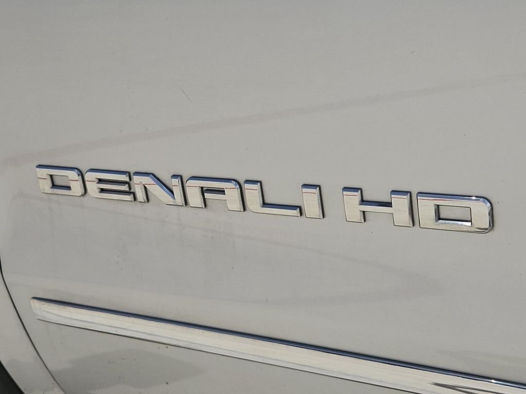 Used 2018 Silver GMC Denali image 47