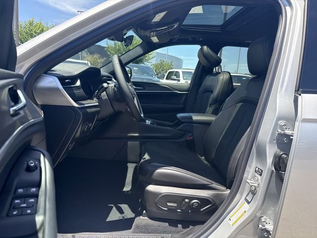 New 2026 Silver Jeep Laredo Altitude image 9