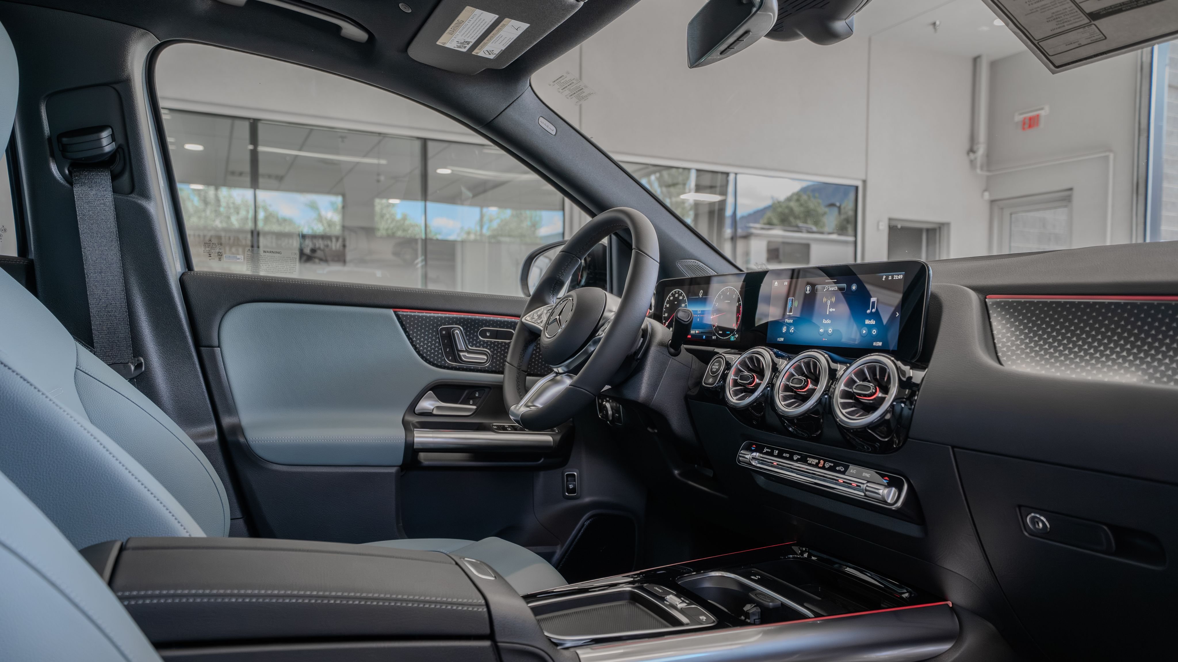 New 2026 Mountain Grey Metallic Mercedes-Benz GLA 250 image 18