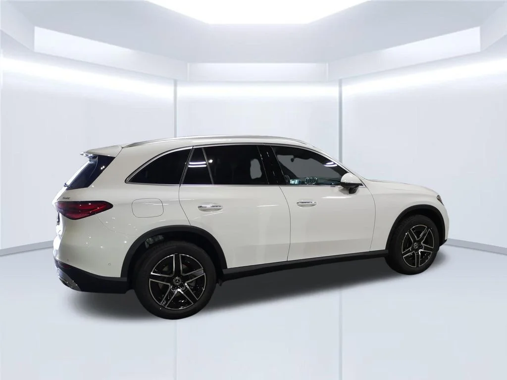 New 2026 Polar White Mercedes-Benz GLC 300 image 41