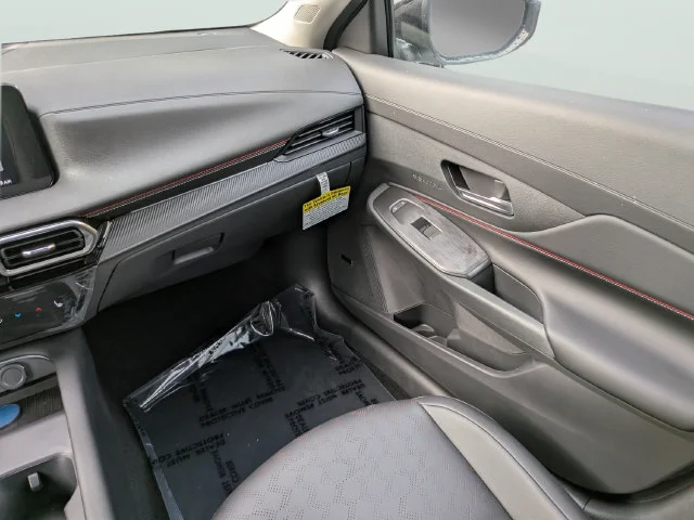 New 2027 Aspen White TriCoat / Super Black Two-tone Nissan SR image 12