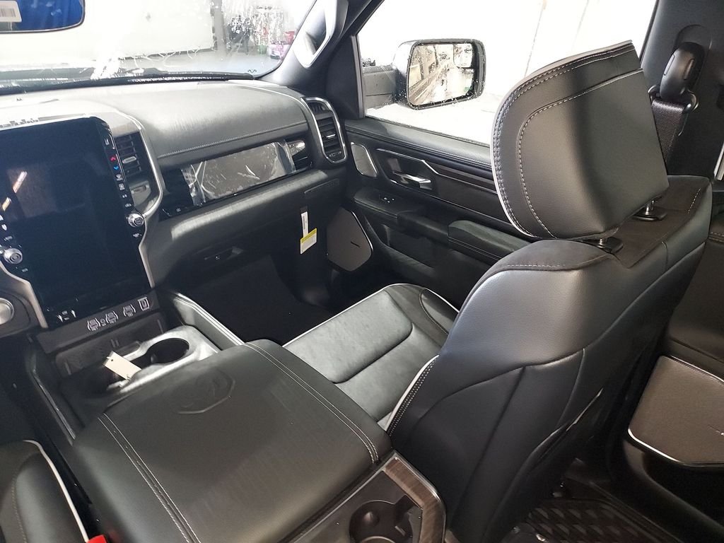 New 2026 Granite Crystal Metallic Clear-Coat Exterior Paint RAM Laramie image 11