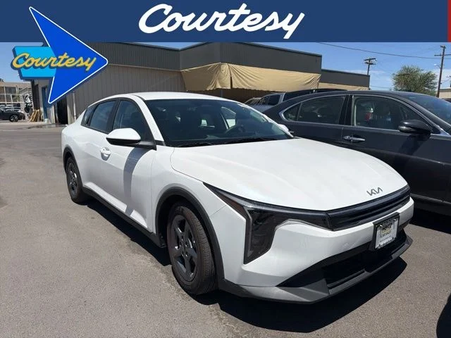 2025 Kia K4 LXS AT's photo