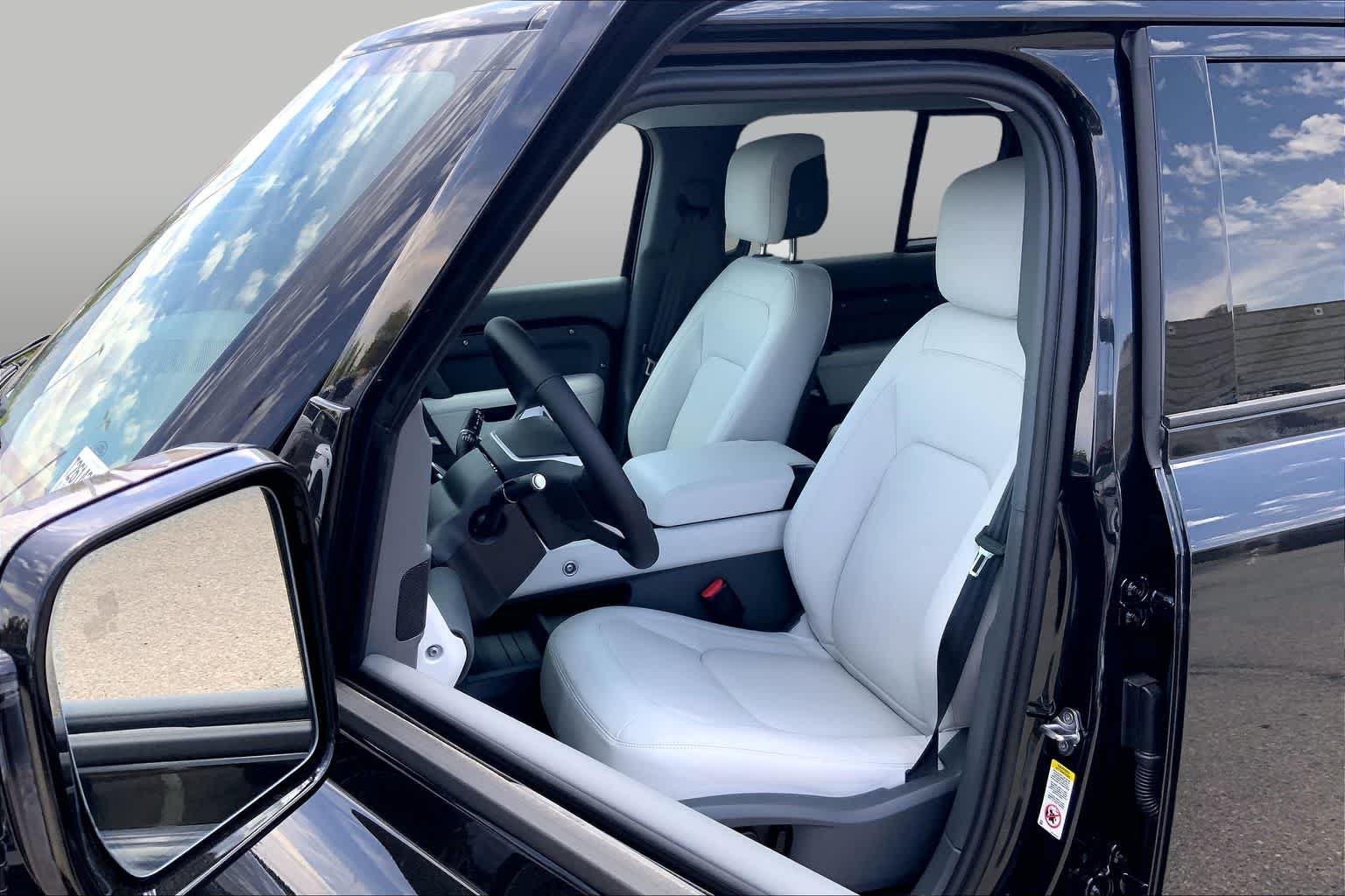 New 2026 Santorini Black Land Rover S image 9