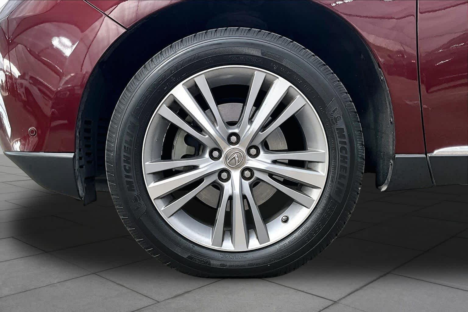 Used 2015 Claret Mica Lexus  image 11