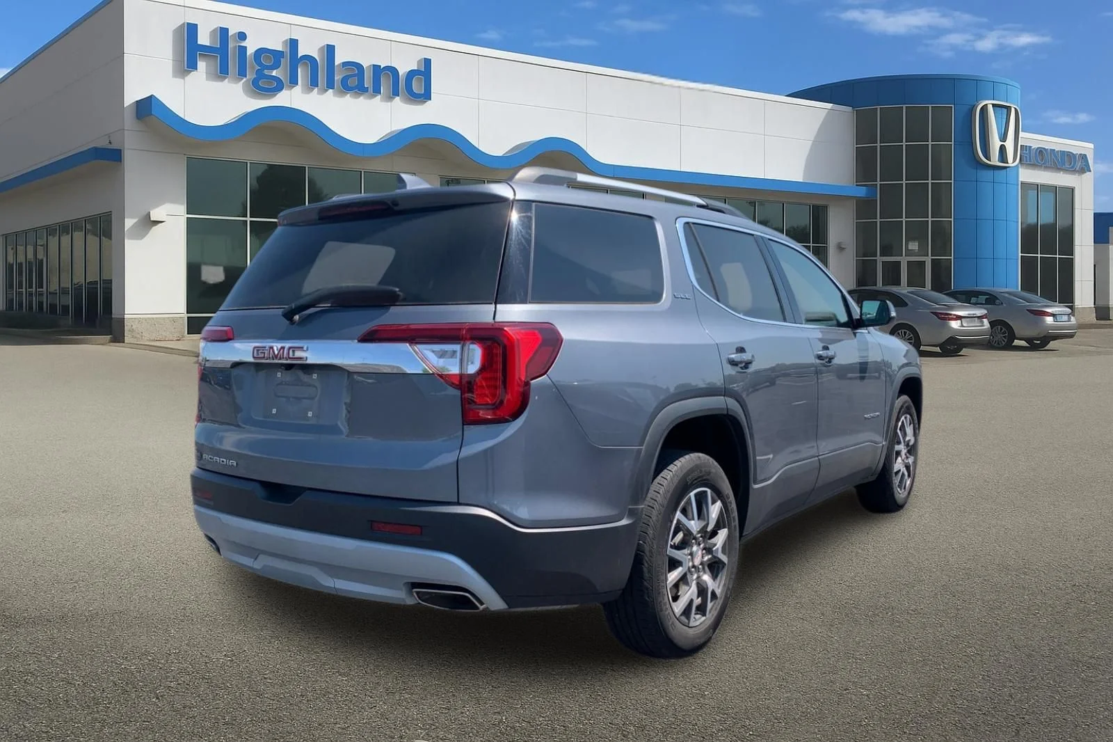 Used 2022 Gray GMC SLE image 5