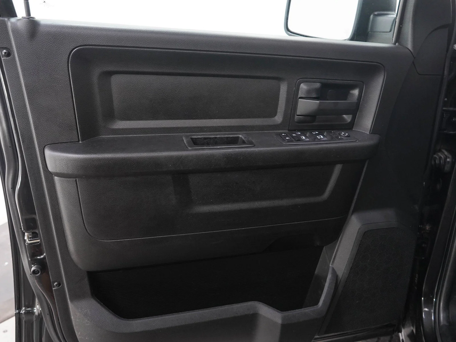 Used 2018 Brilliant Black Crystal Pearlcoat Ram Express image 20
