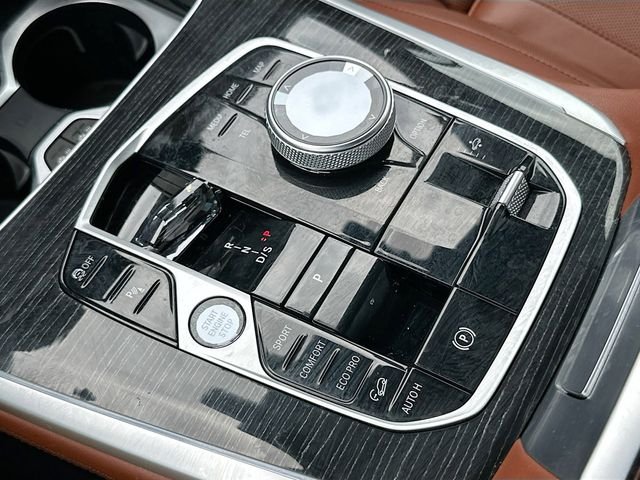 Used 2025 Gray BMW M60i image 17