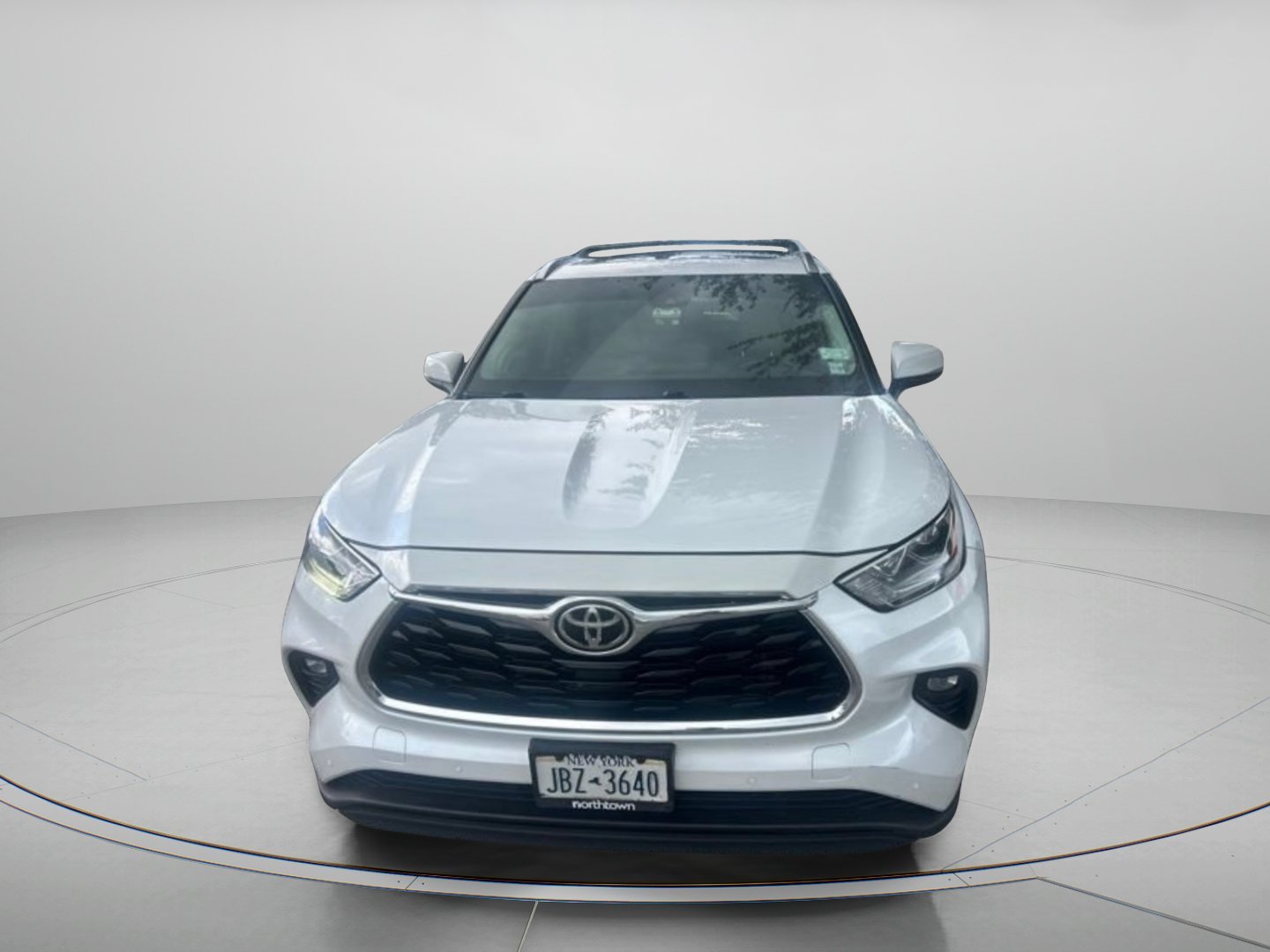 Used 2023 Pearl Toyota Limited image 2