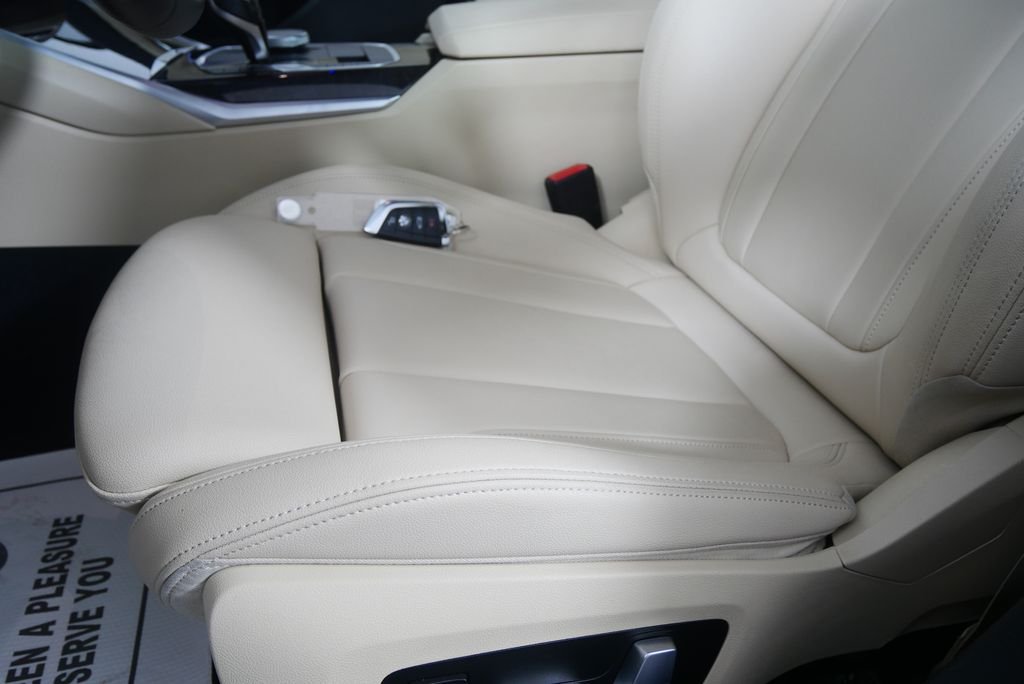 Used 2020 Mediterranean Blue Metallic BMW 330i xDrive image 9