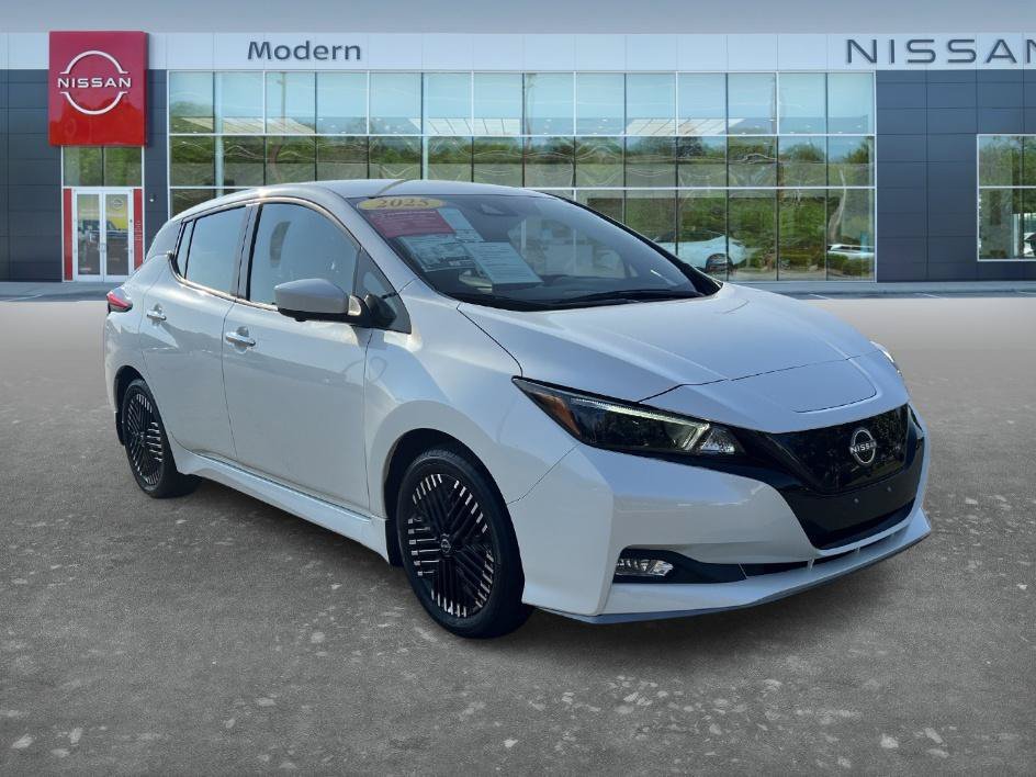 Used 2025 Pearl White Tricoat Nissan SV PLUS image 3