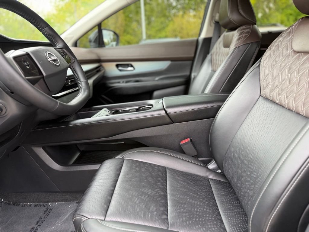 Certified Used 2025 Gold Nissan Platinum image 21