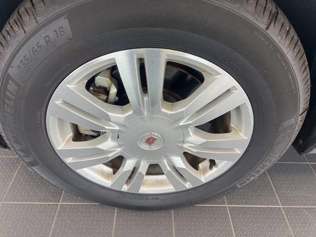 Used 2012 RADIANT SILVER METALLIC Cadillac Luxury Collection image 6