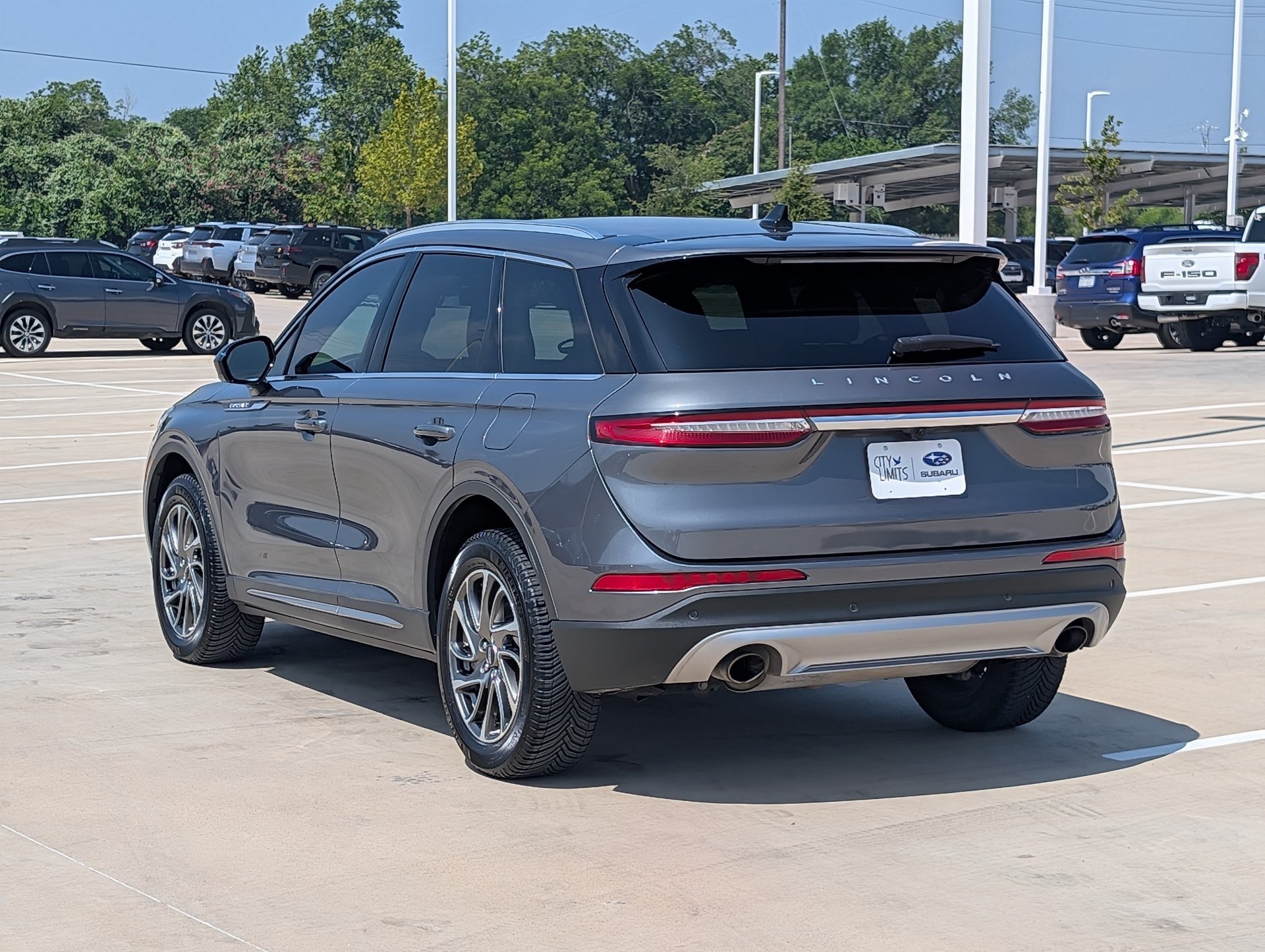 Used 2021 Gray Lincoln Standard image 4