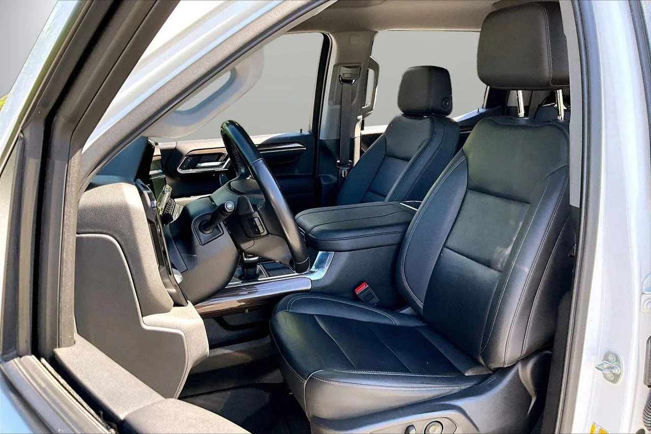 Used 2023 White Chevrolet RST image 21