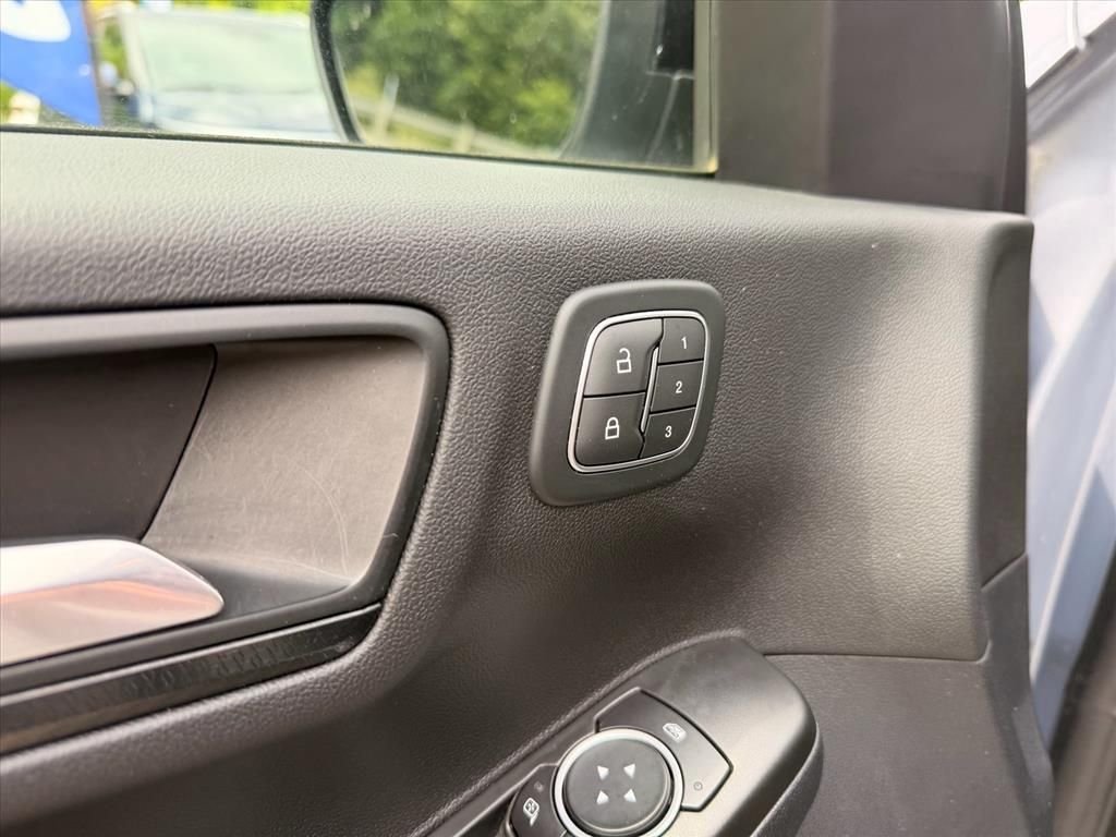 Used 2022 Blue Ford SEL image 17