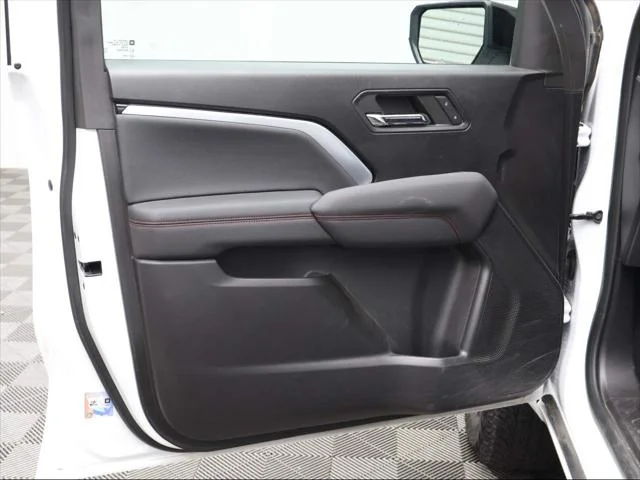 Used 2023 Summit White Chevrolet Z71 image 7
